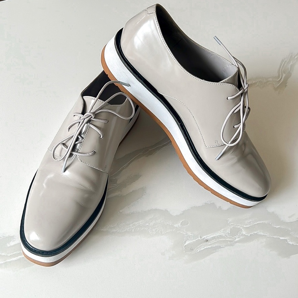 Vince Light Gray Oxfords Lace Up Patent Leather Shoes Womens Sz US 8 EU 38